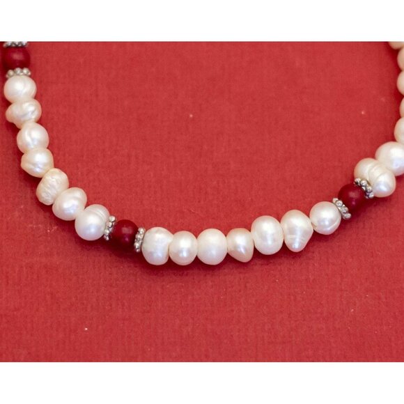 6 inch, Vintage White Pearls Elegant Beaded Bracelet - F44 - Picture 2 of 3